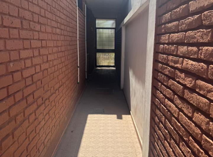 VENDO casa USD 58.000 Villa Hipodromo 4