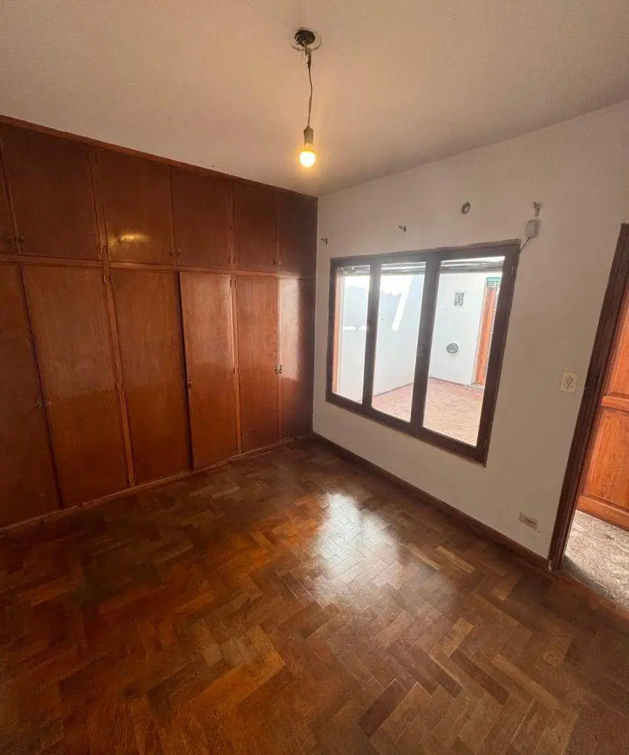 Casa en venta c/ cochera en 4.ª Sección Área Fundacional 8