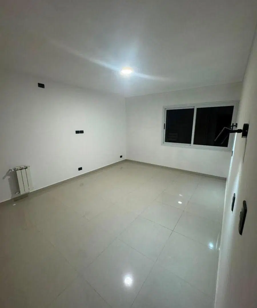 Casa en venta c/ cochera en Otros barrios 4