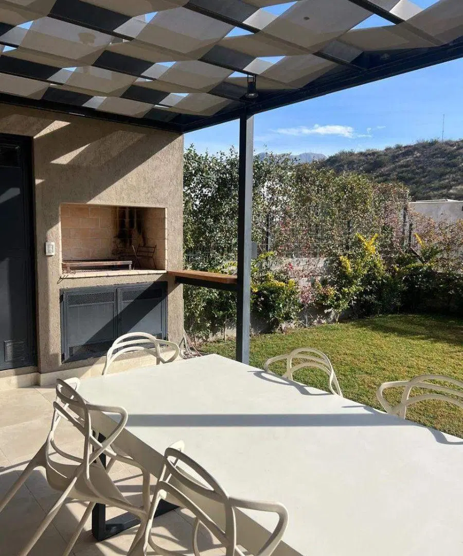 Casa en alquiler c/ cochera en Dalvian 3