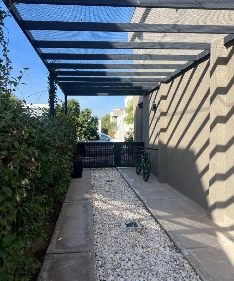 Casa en alquiler c/ cochera en Dalvian 5