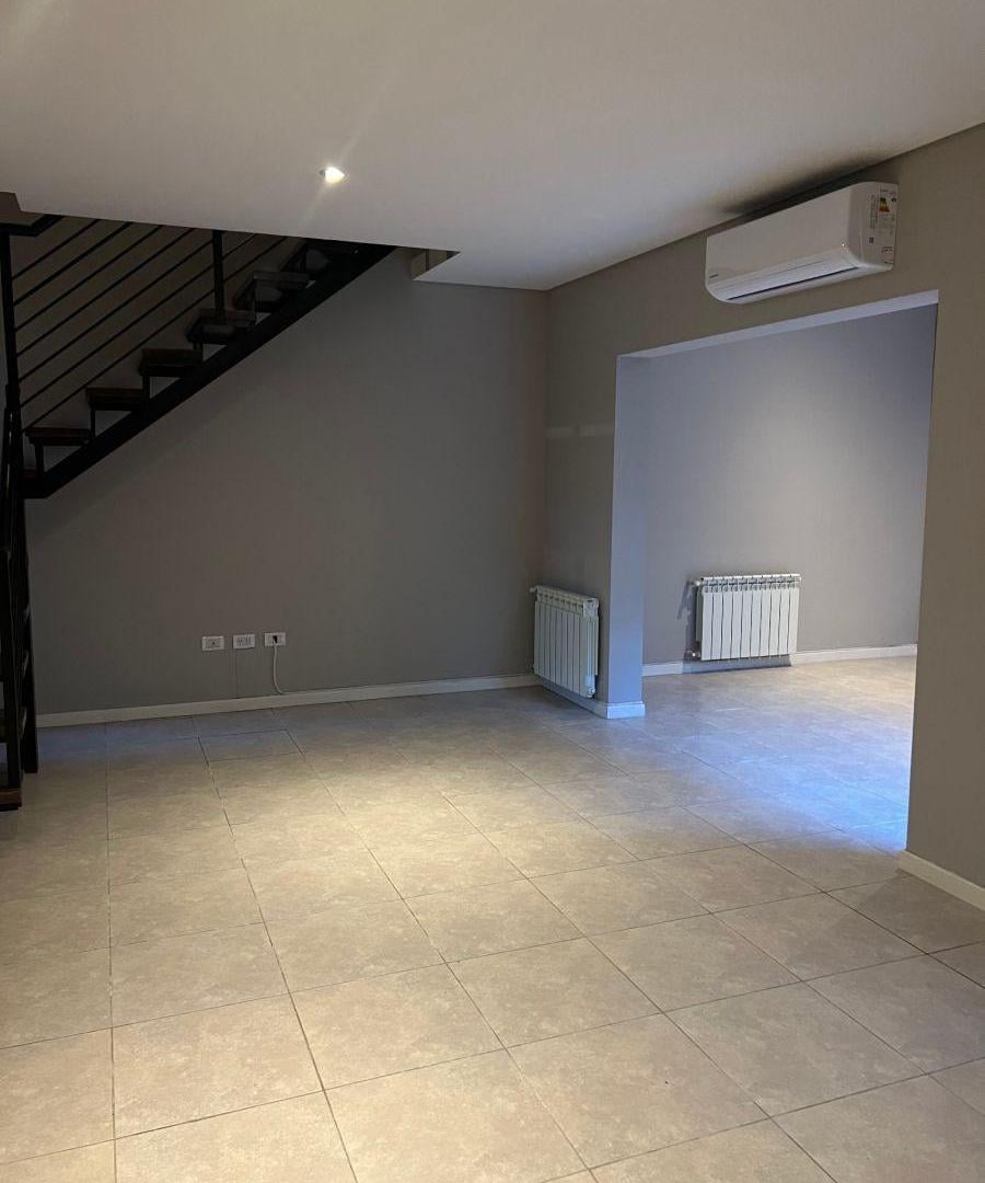 Foto de Dúplex en venta c/ cochera en Otros barrios, imagen 3