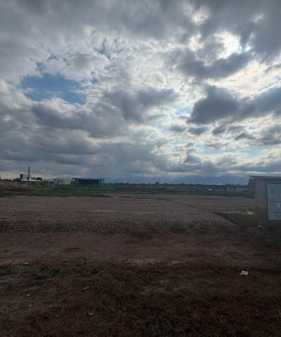 Foto de Terreno / Lote en venta de 700m2 ubicado en Otros barrios, imagen 1