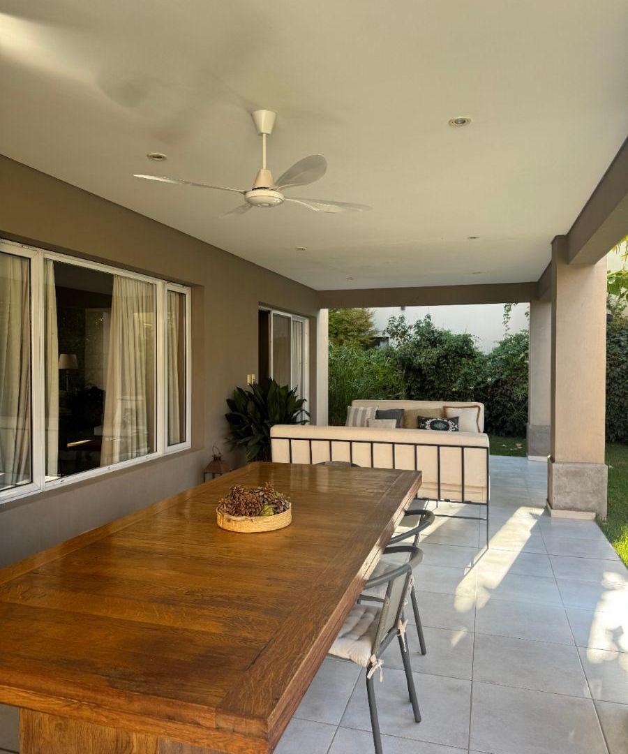 Foto de Casa en venta c/ cochera en Chacras de Coria, imagen 1