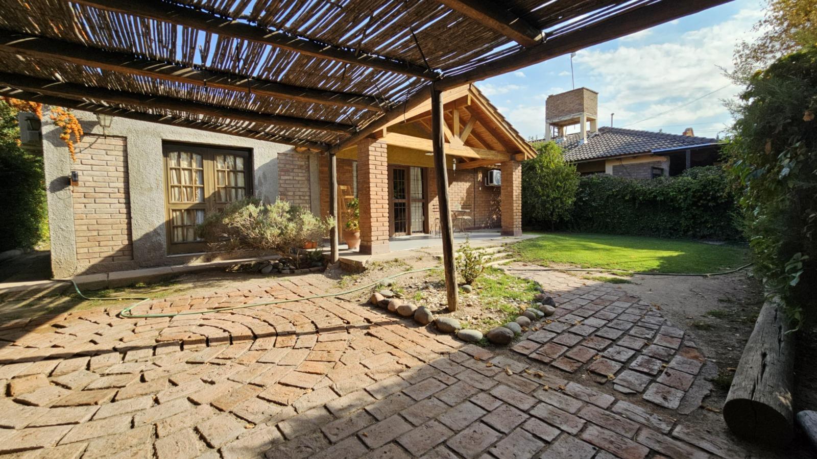 Casa 3 Dorm. y Cochera en Venta - Vistalba - Lujan de Cuyo