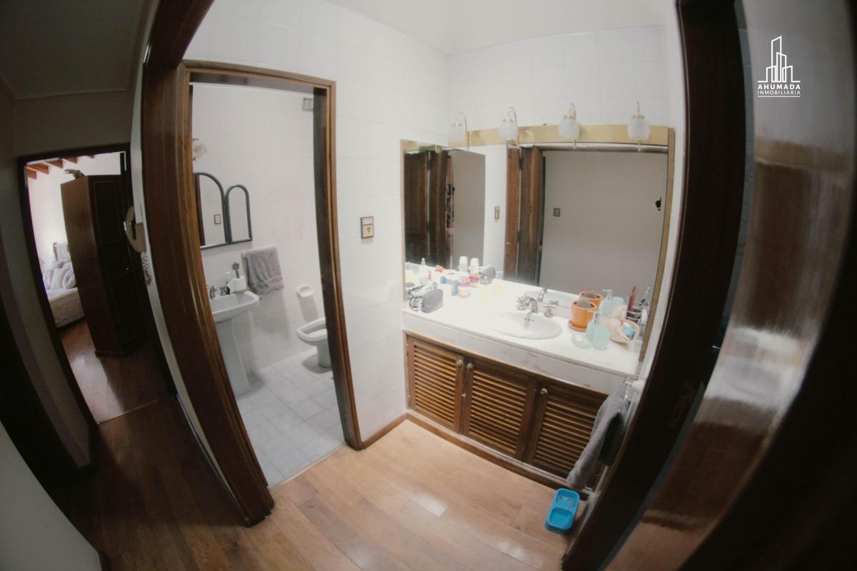 Casa en Venta de 5 Dorm. C/ Cochera en Sexta Sección - Mendoza 3