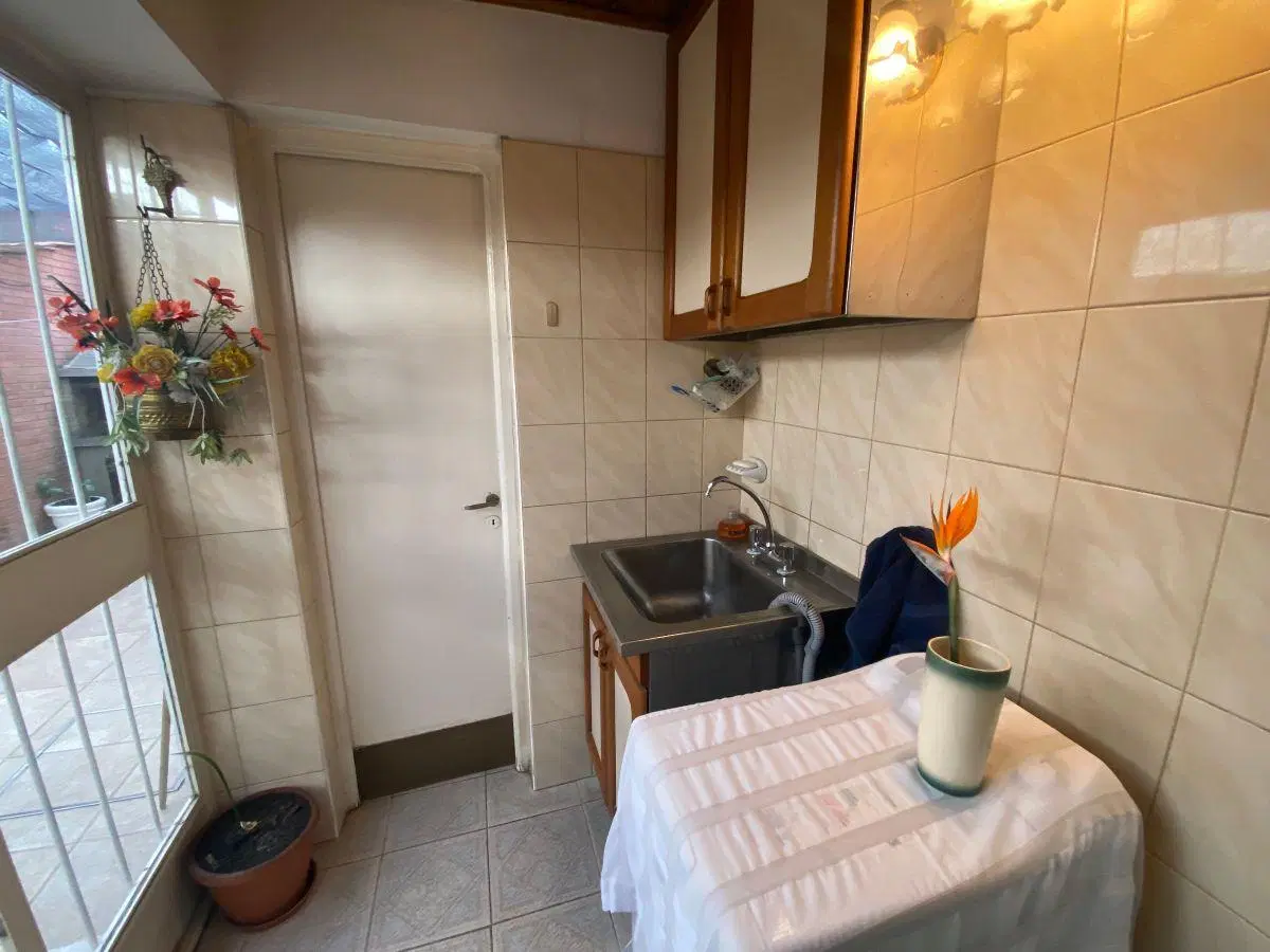 Casa en venta c/ cochera en Sexta Sección 4