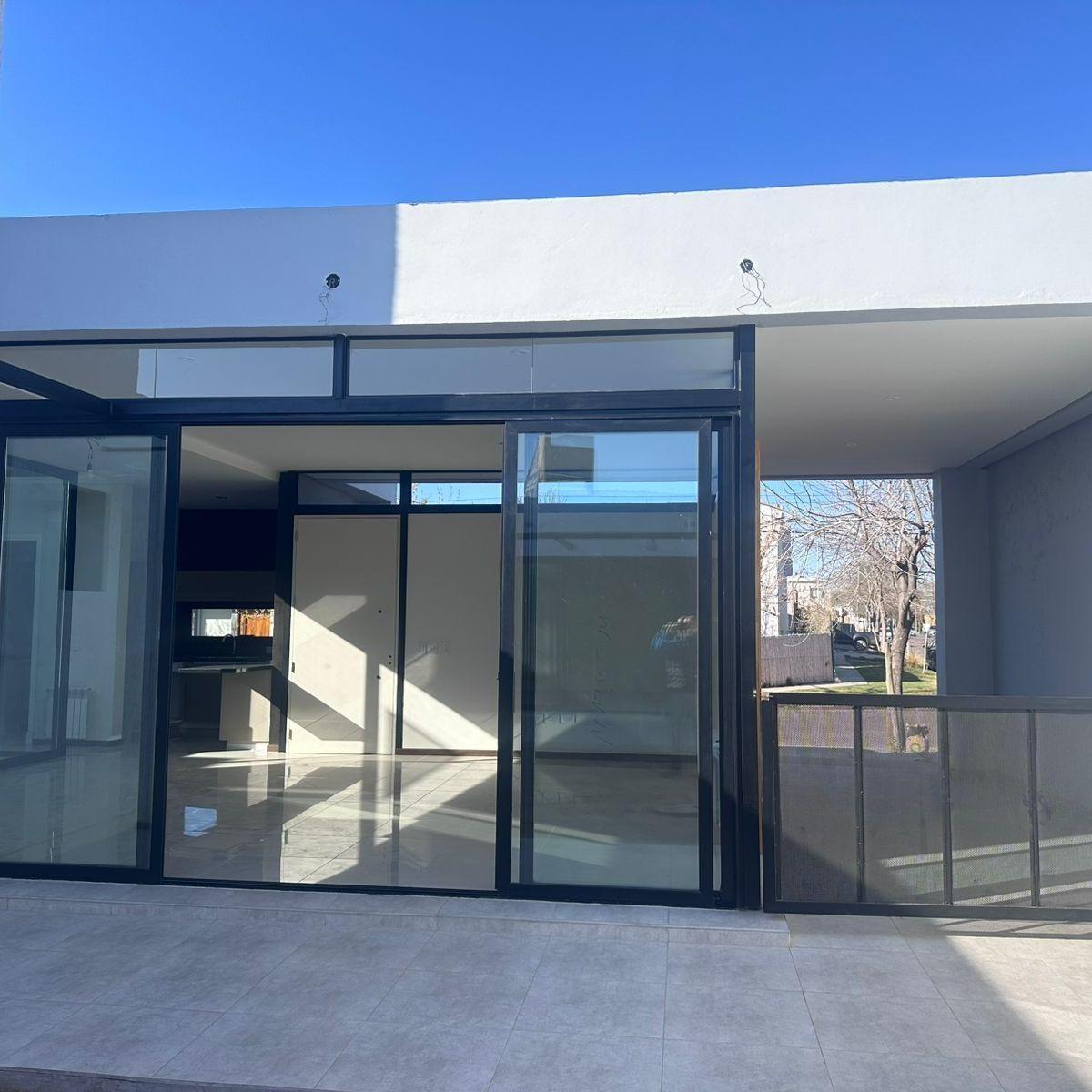 Casa a Estrenar Barrio Privado con Espacio Para Eventos 1