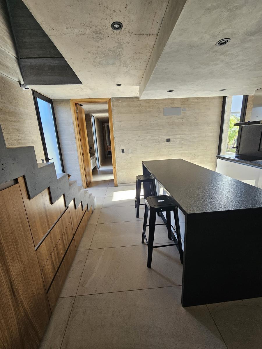 Espectacular Casa en Venta Barrio Dalvian 4