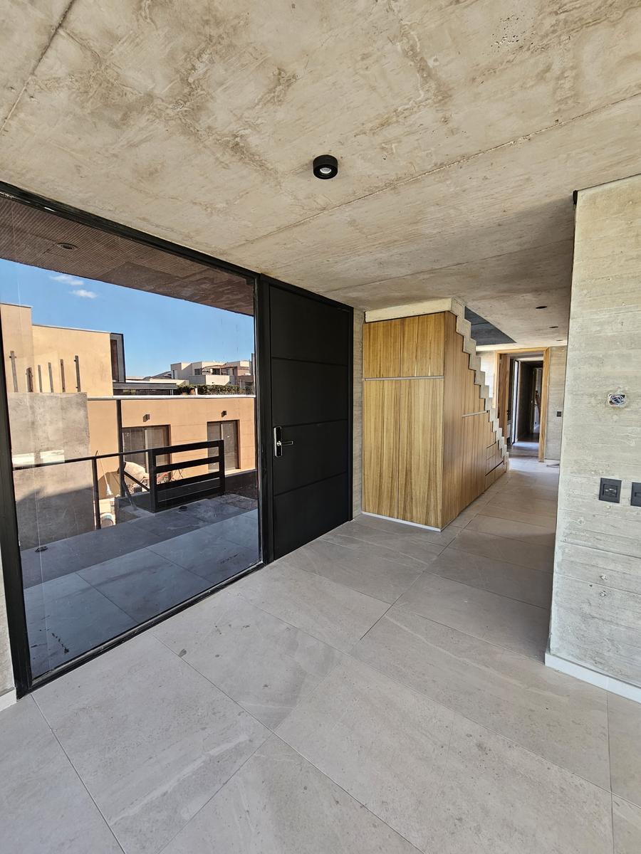 Espectacular Casa en Venta Barrio Dalvian 3
