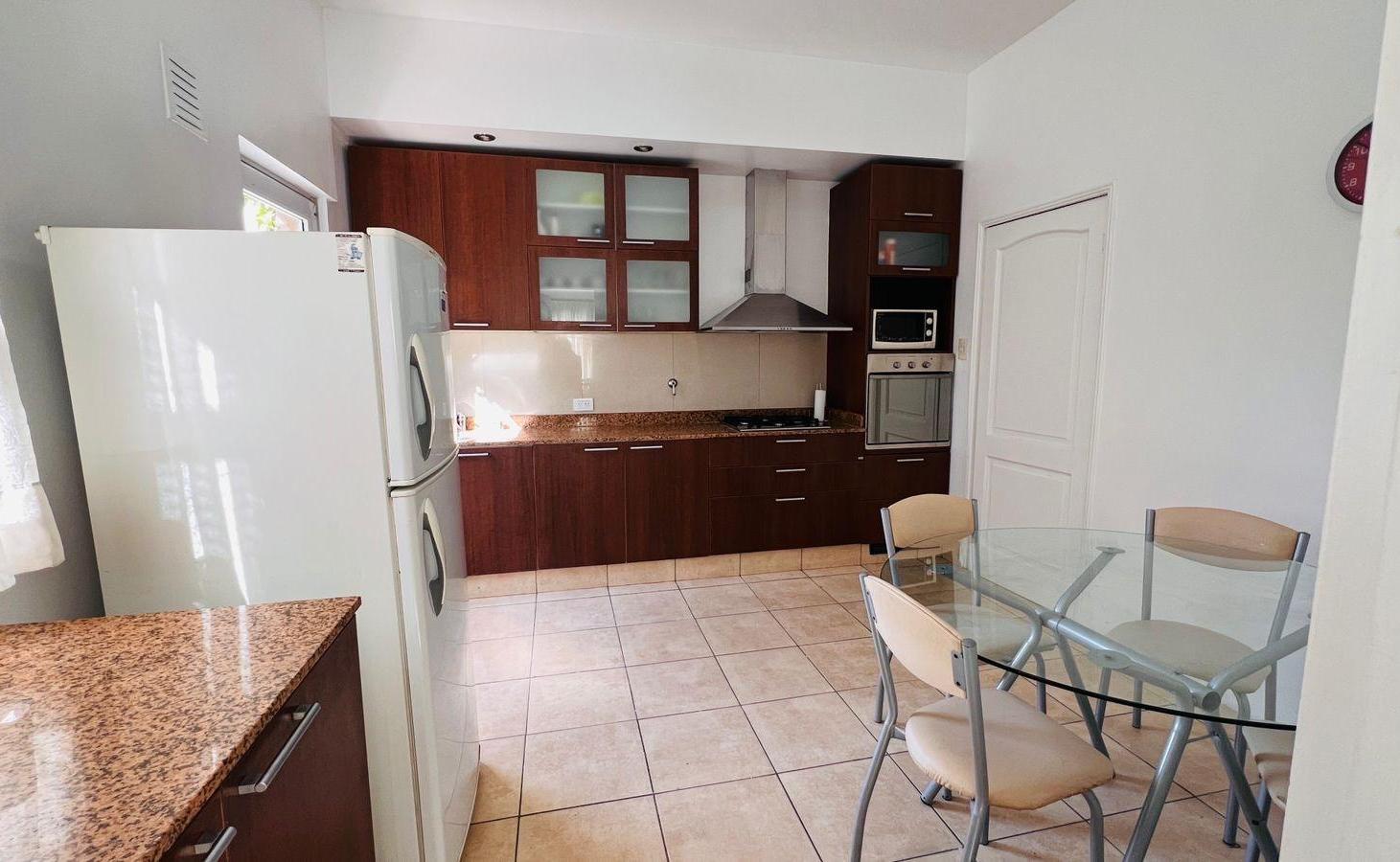 Foto de Casa en alquiler Barrio Dalvian amoblada, imagen 3