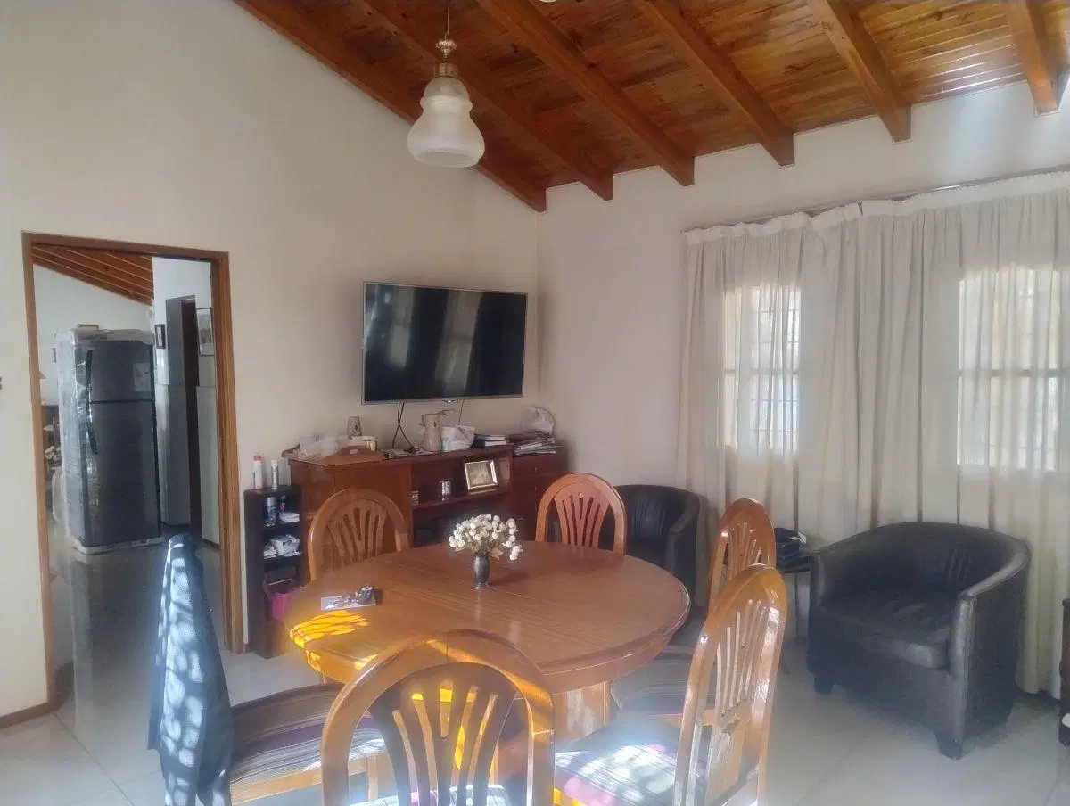 CASA CON 3 DORMITORIOS - 3 BAÑOS - COCHERA DOBLE CUBIERTA 8