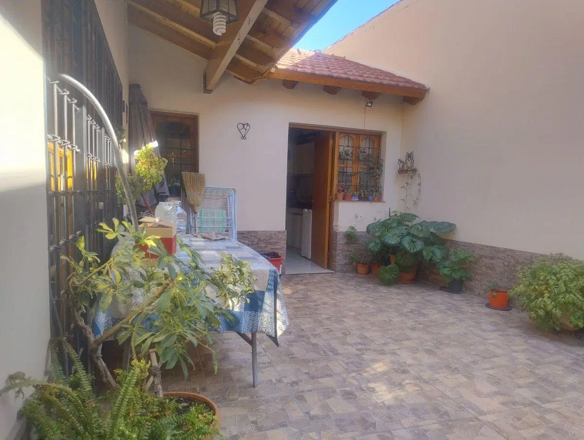 CASA CON 3 DORMITORIOS - 3 BAÑOS - COCHERA DOBLE CUBIERTA 2