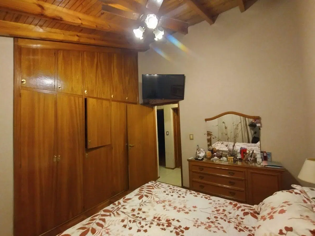 CASA CON 3 DORMITORIOS - 3 BAÑOS - COCHERA DOBLE CUBIERTA 4