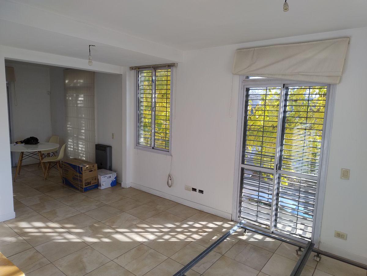 Foto de ALQUILO DEPARTAMENTO 2 DORMITORIOS - COCHERA - PATIO - GODOY CRUZ, imagen 2