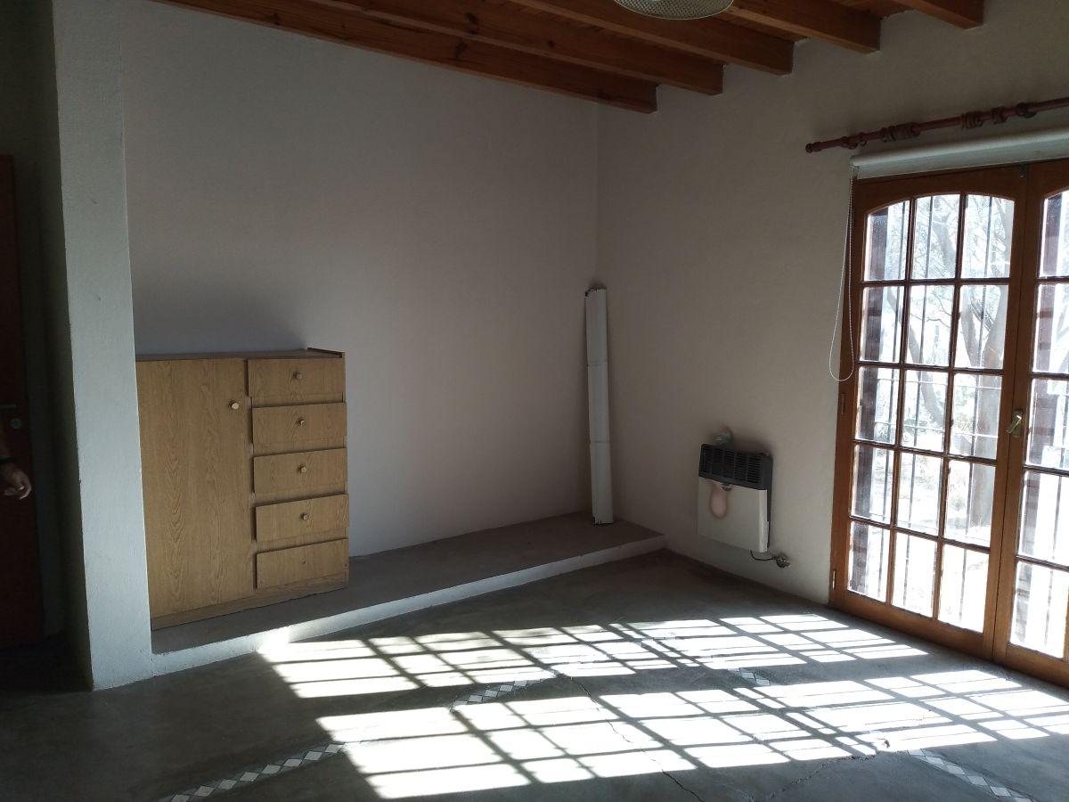 Foto de Casa de 3 dormitorios - 2 baños - cochera cubierta - Seguridad las 24, imagen 3
