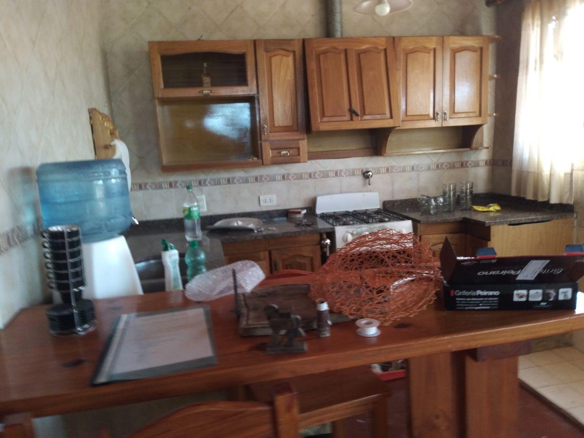Foto de Casa de 3 dormitorios - 2 baños - cochera cubierta - Seguridad las 24, imagen 1