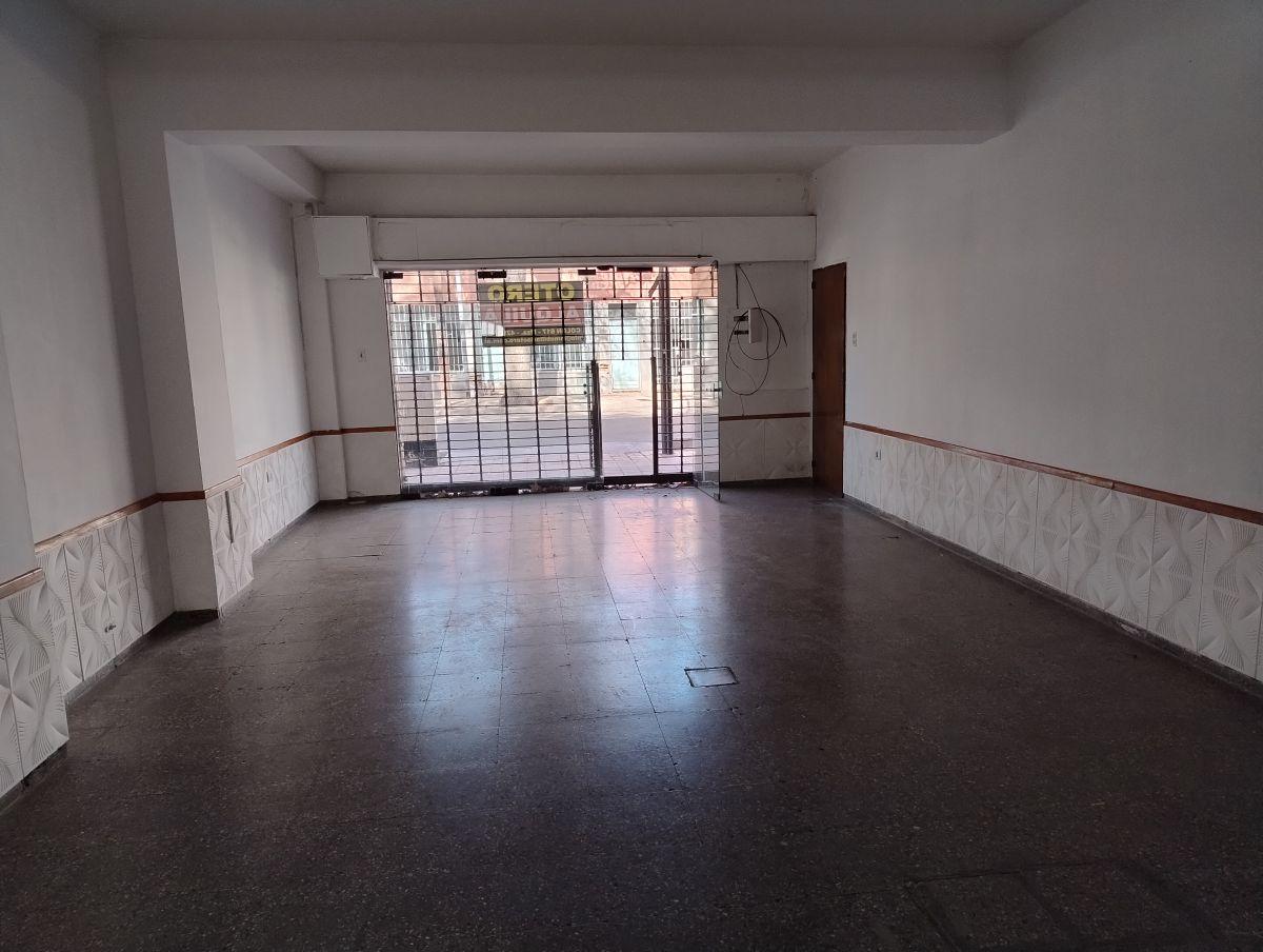 Foto de ALQUILO LOCAL COMERCIAL - CUARTA SECCIÓN - CIUDAD DE MENDOZA, imagen 4