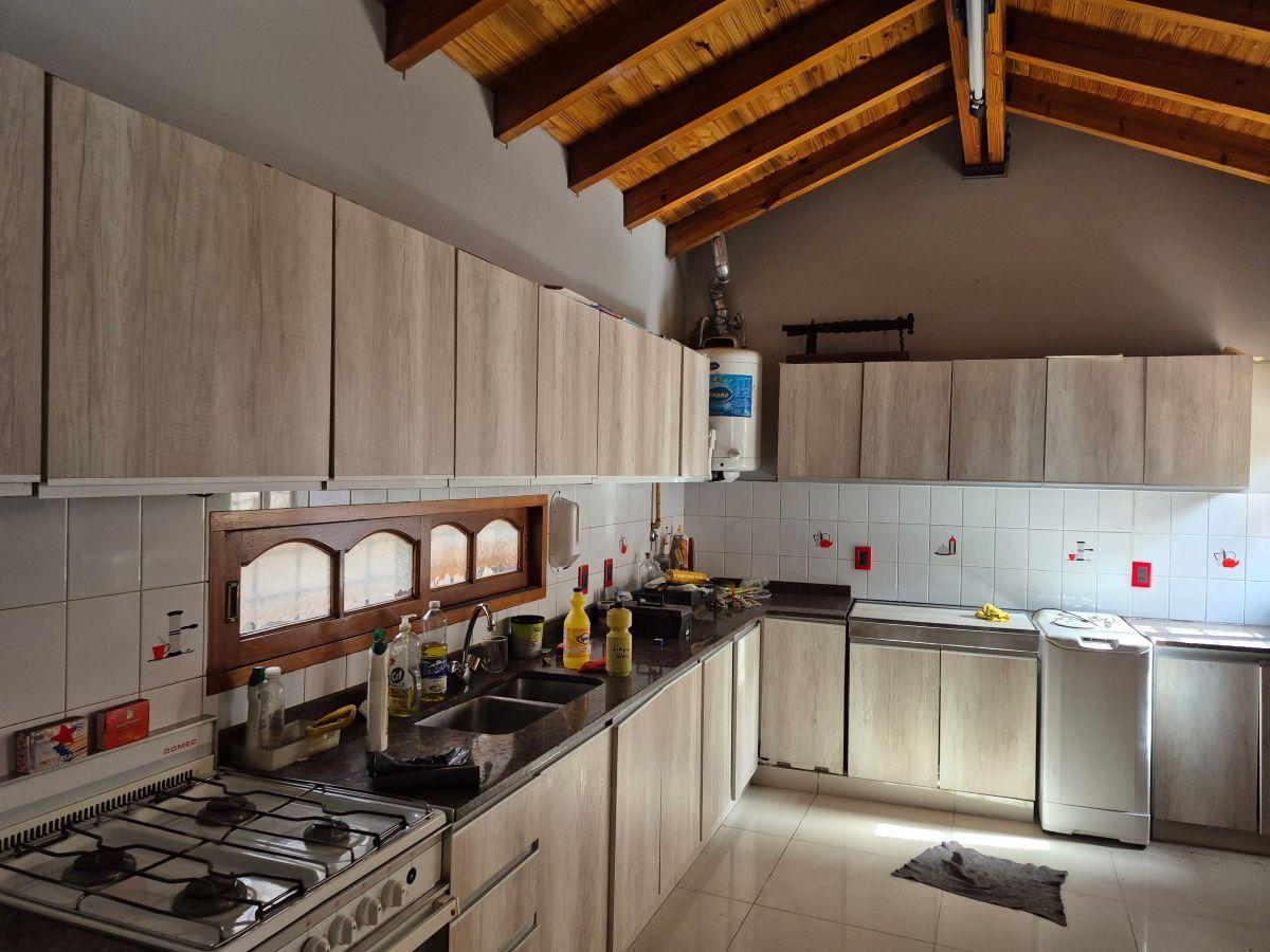 Foto de VENDO CASA 3 DORMITORIOS - 3 BAÑOS - COCHERA DOBLE, imagen 2