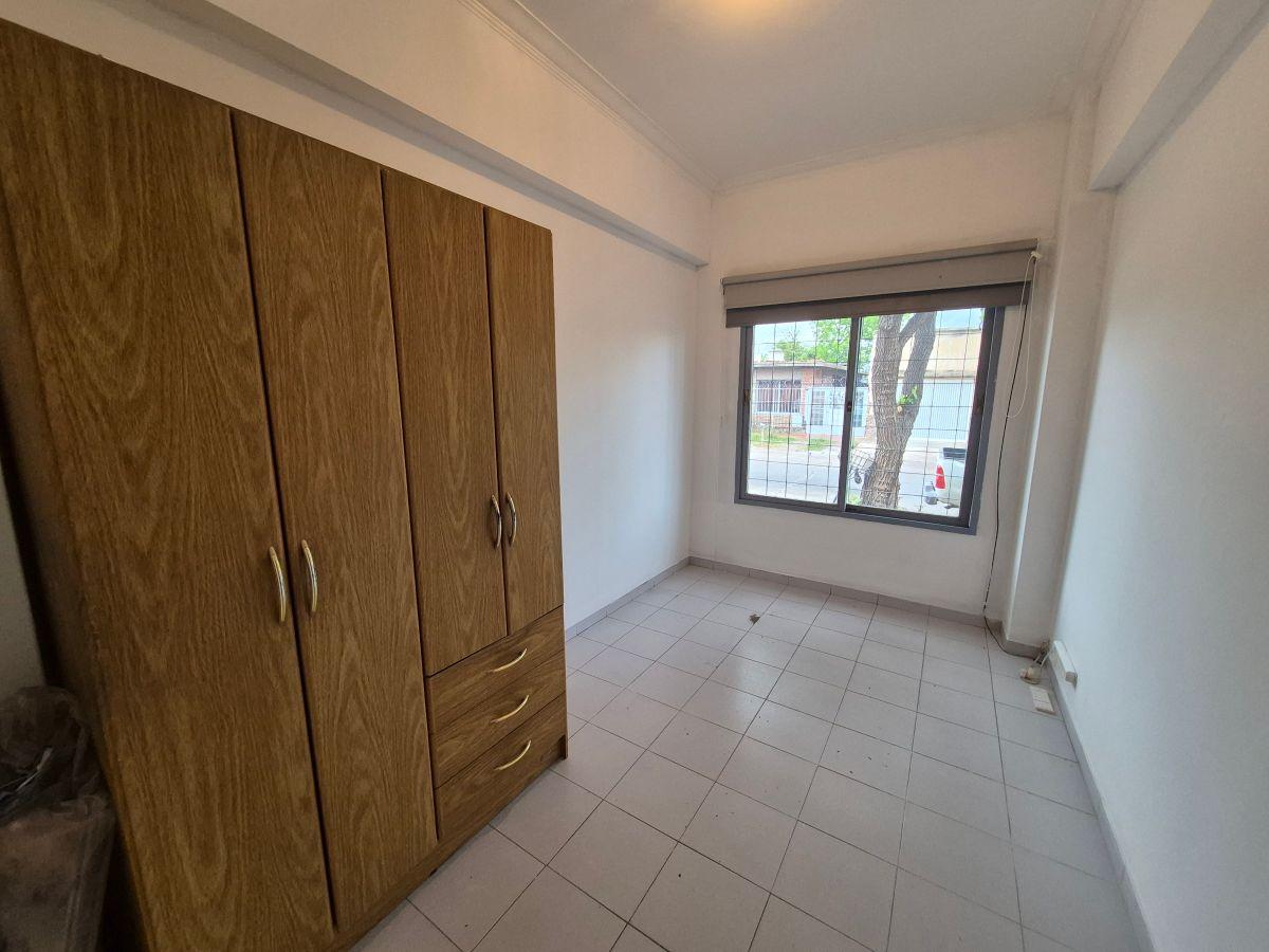 Foto de ALQUILO CASA PLANTA BAJA DE DOS DORMITORIOS - VILLA HIPÓDROMO, imagen 4