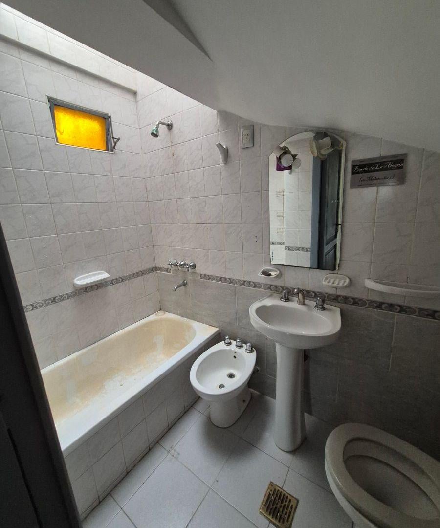Foto de ALQUILO CASA PLANTA BAJA DE DOS DORMITORIOS - VILLA HIPÓDROMO, imagen 5