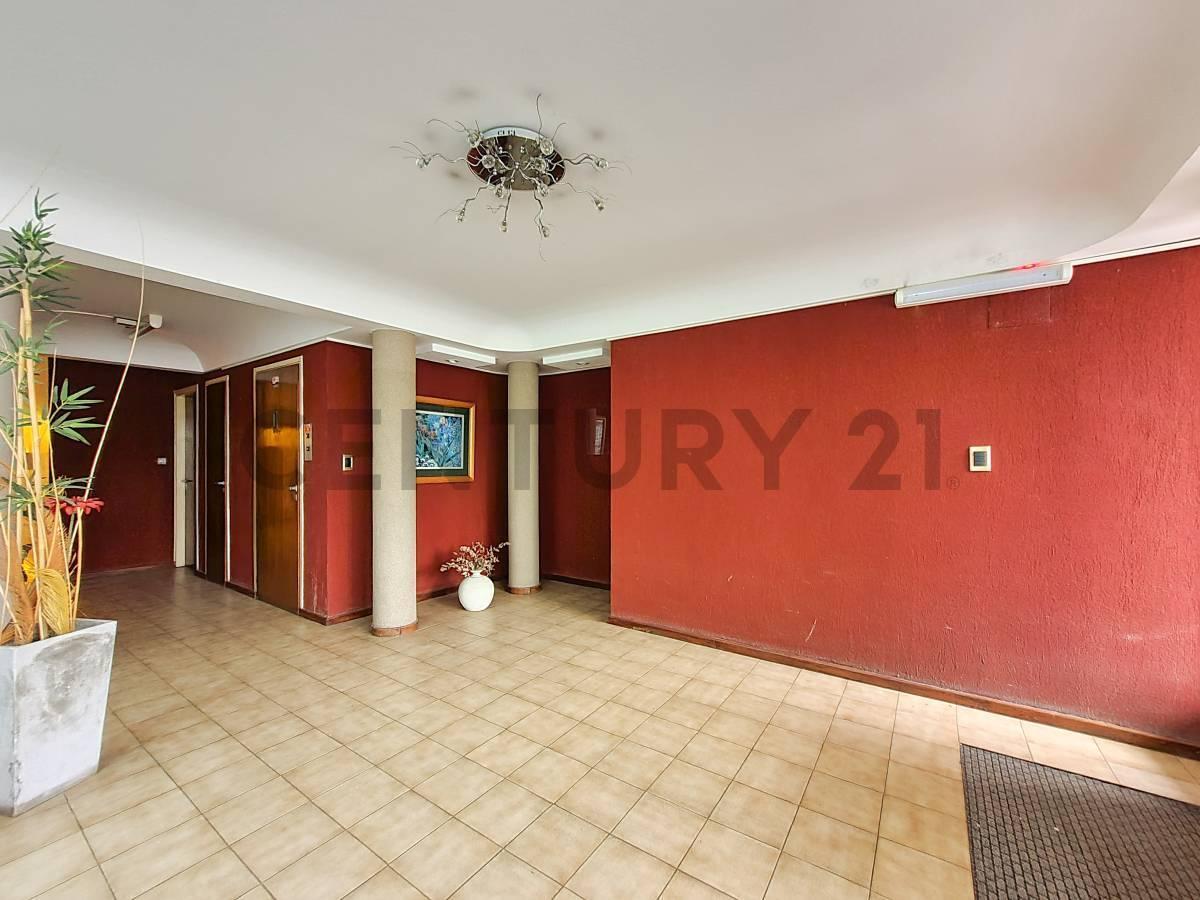 Venta Departamento 3 Dorm. con Cochera 2