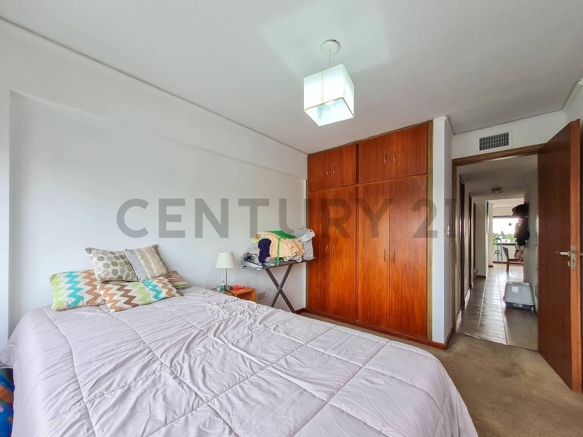 Venta Departamento 3 Dorm. con Cochera 5