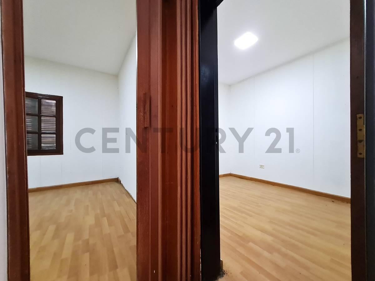 Foto de Casa de 3 dormitorios y cochera en venta, La Plata., imagen 3