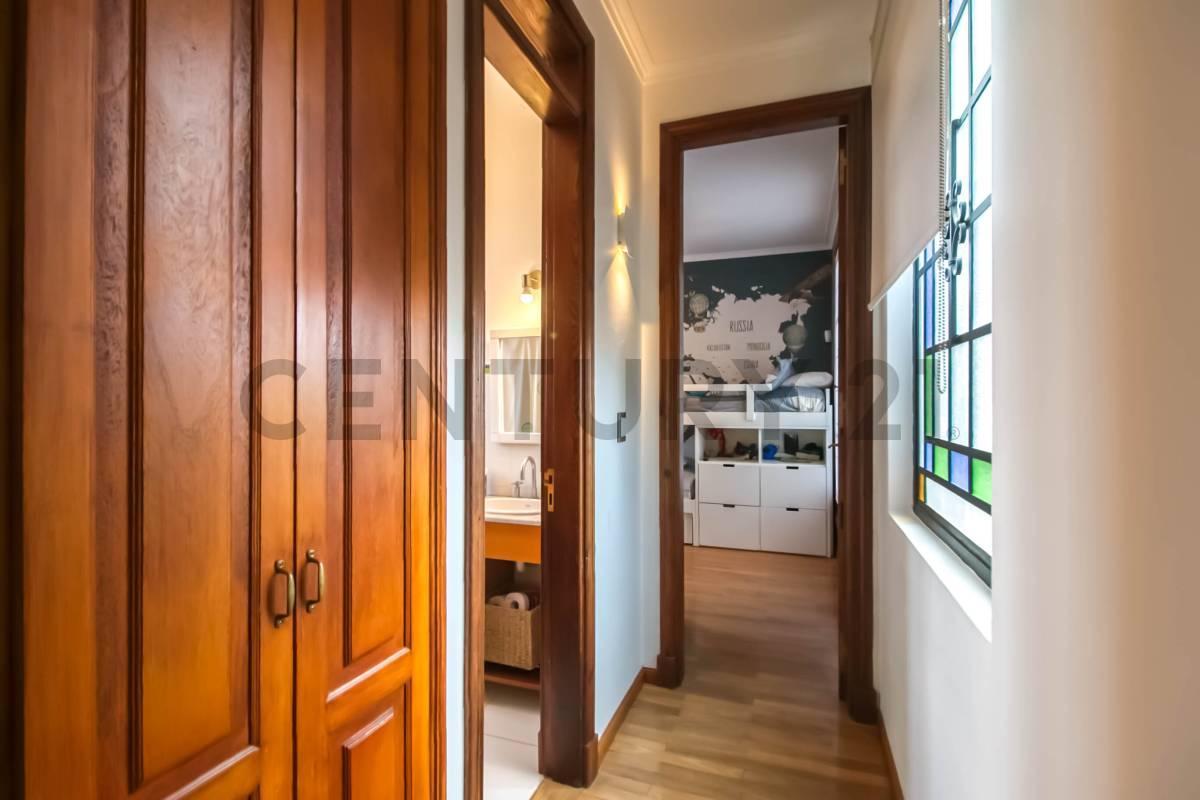 Casa en venta de 3 dormitorios con cochera y pileta