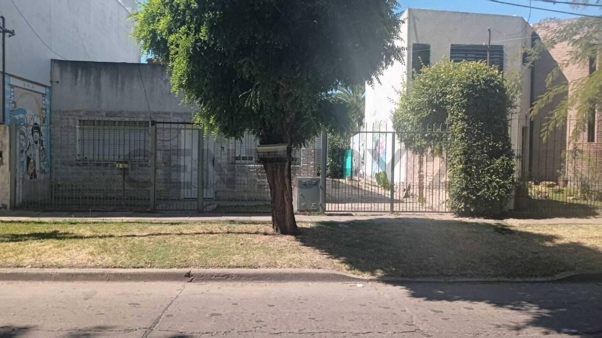 CASA A LA VENTA DE 3 DORMITORIOS EN LOS HORNOS