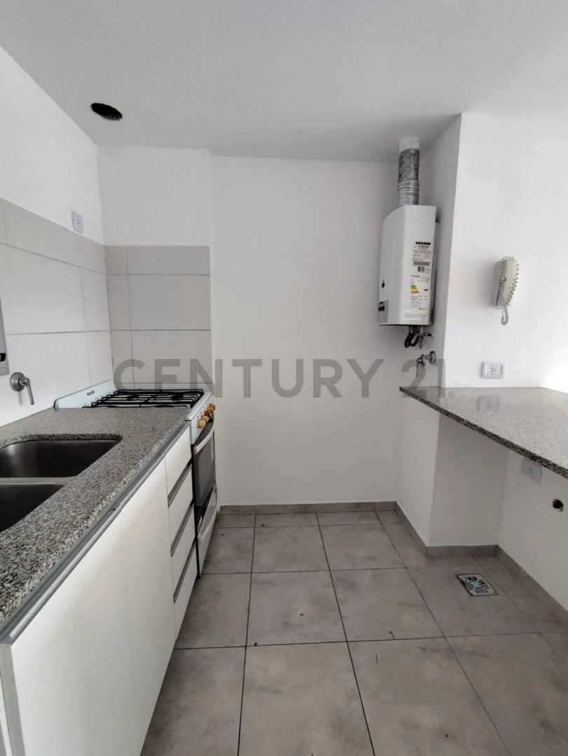 Venta departamento de 1 dormitorio con cochera en La Plata