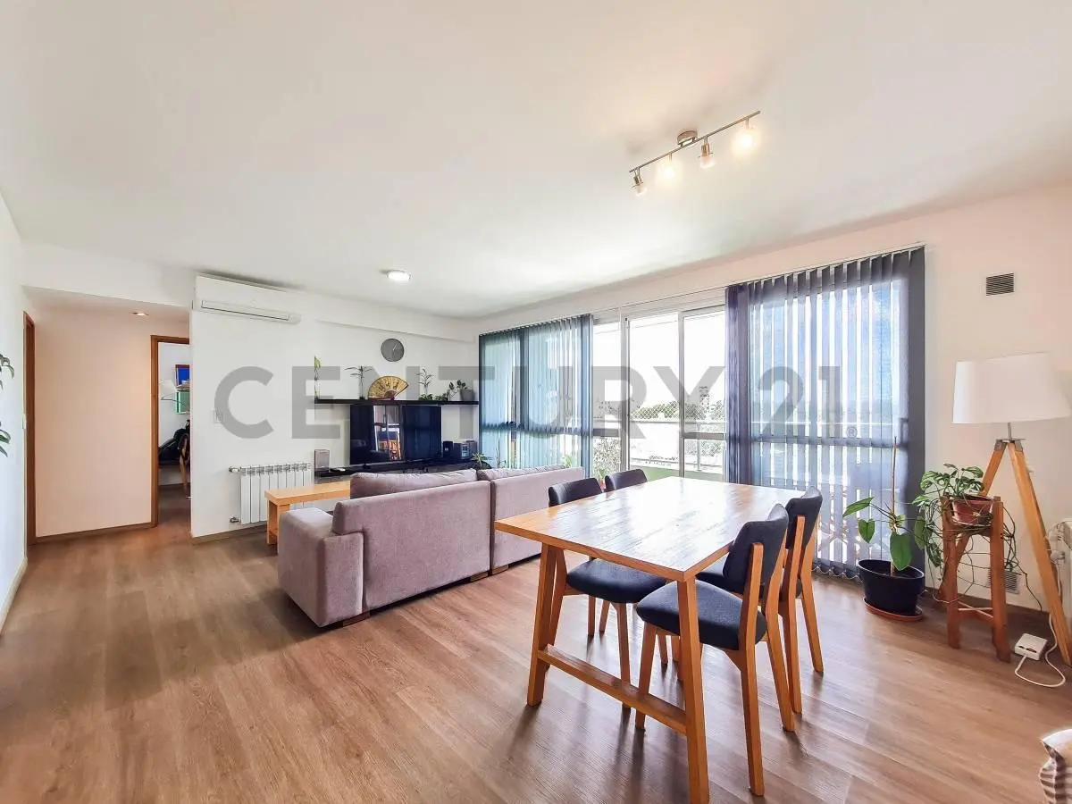 Departamento de 2 dormitorios en venta con cochera en  La Plata 4