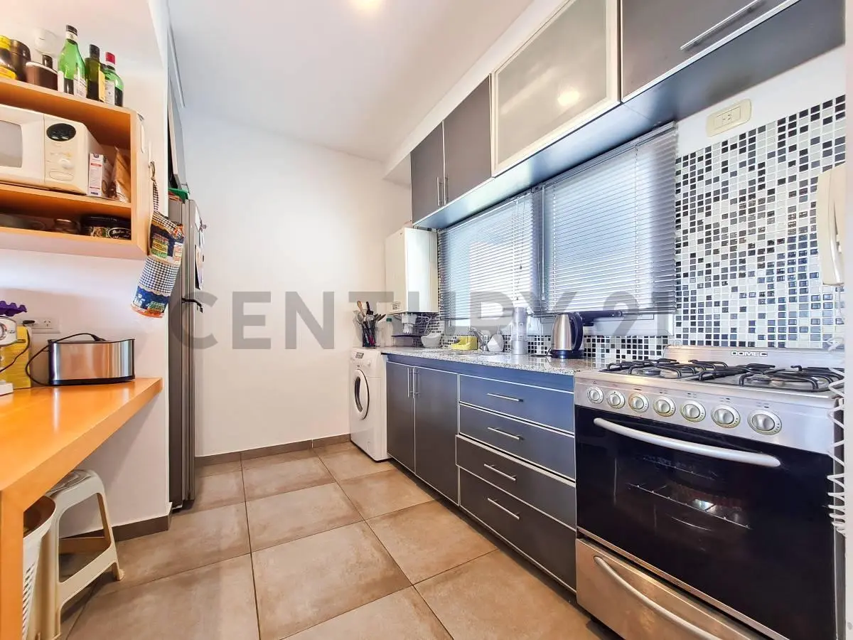 Departamento de 2 dormitorios en venta con cochera en  La Plata 5