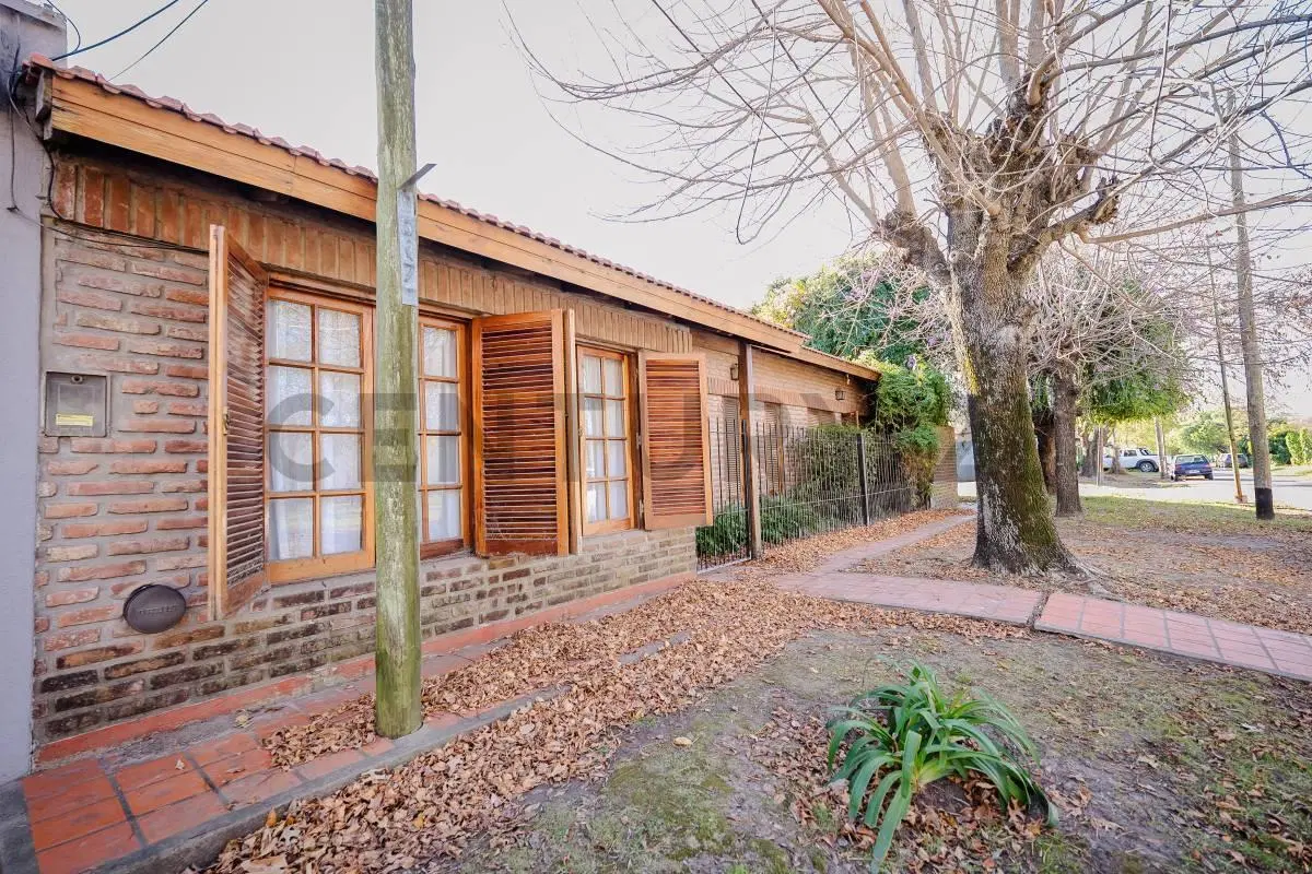 Casa dos dormitorios  Frente a Plazoleta en una de las Mejores Zonas de Gonnet 3