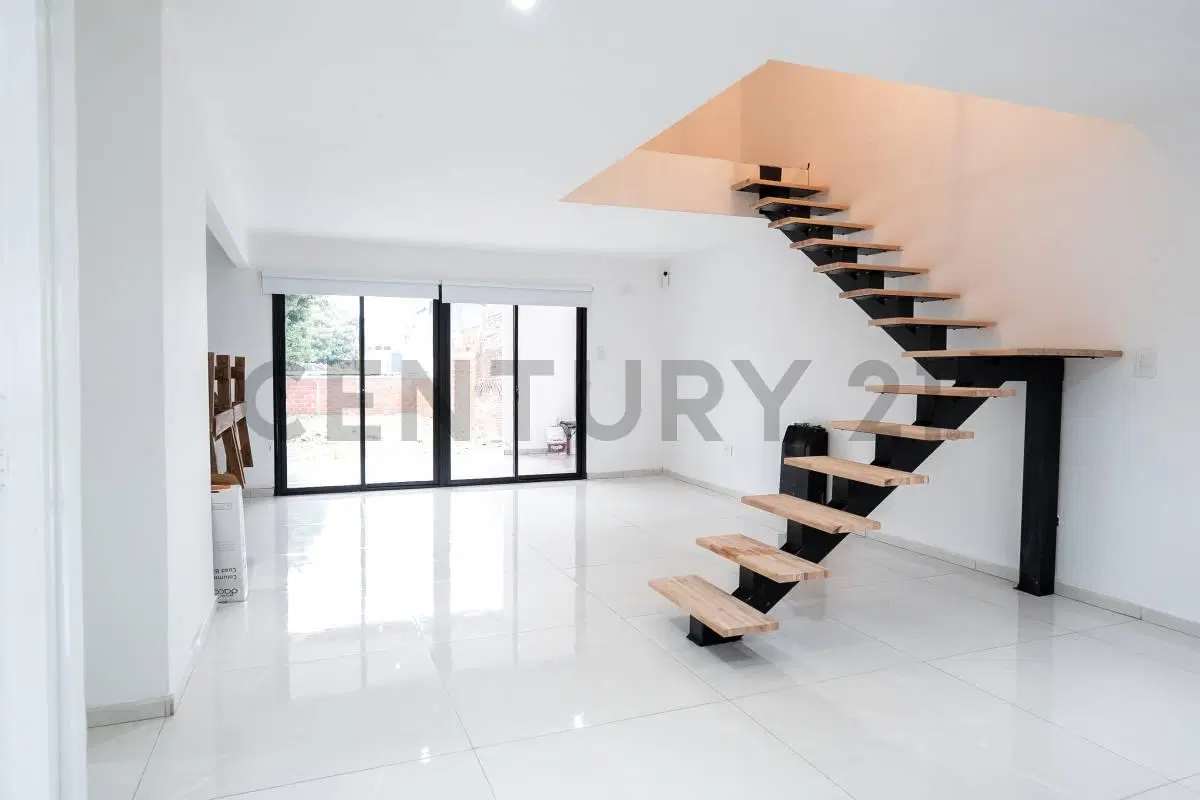 CASA A ESTRENAR EN TOLOSA | 4 DORMITORIOS POTENCIALES | DISEÑO MODERNO 3