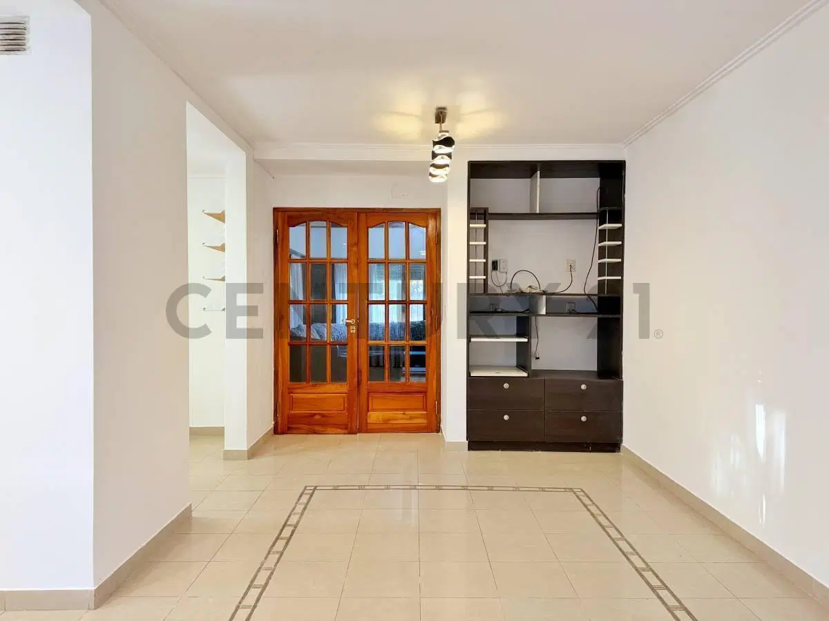 Casa en venta en Arturo Segui 4