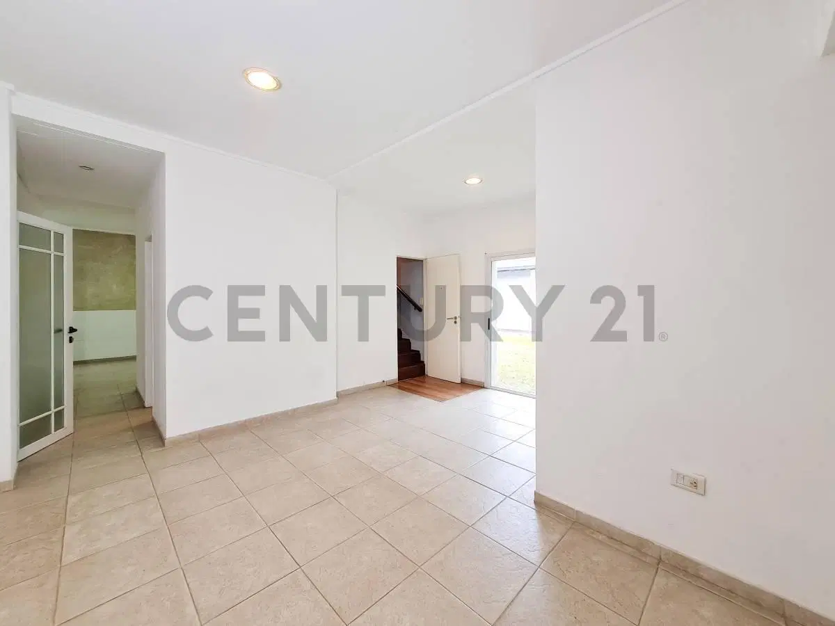 Casa con Local a la venta de 3 dormitorios Los Hornos 4
