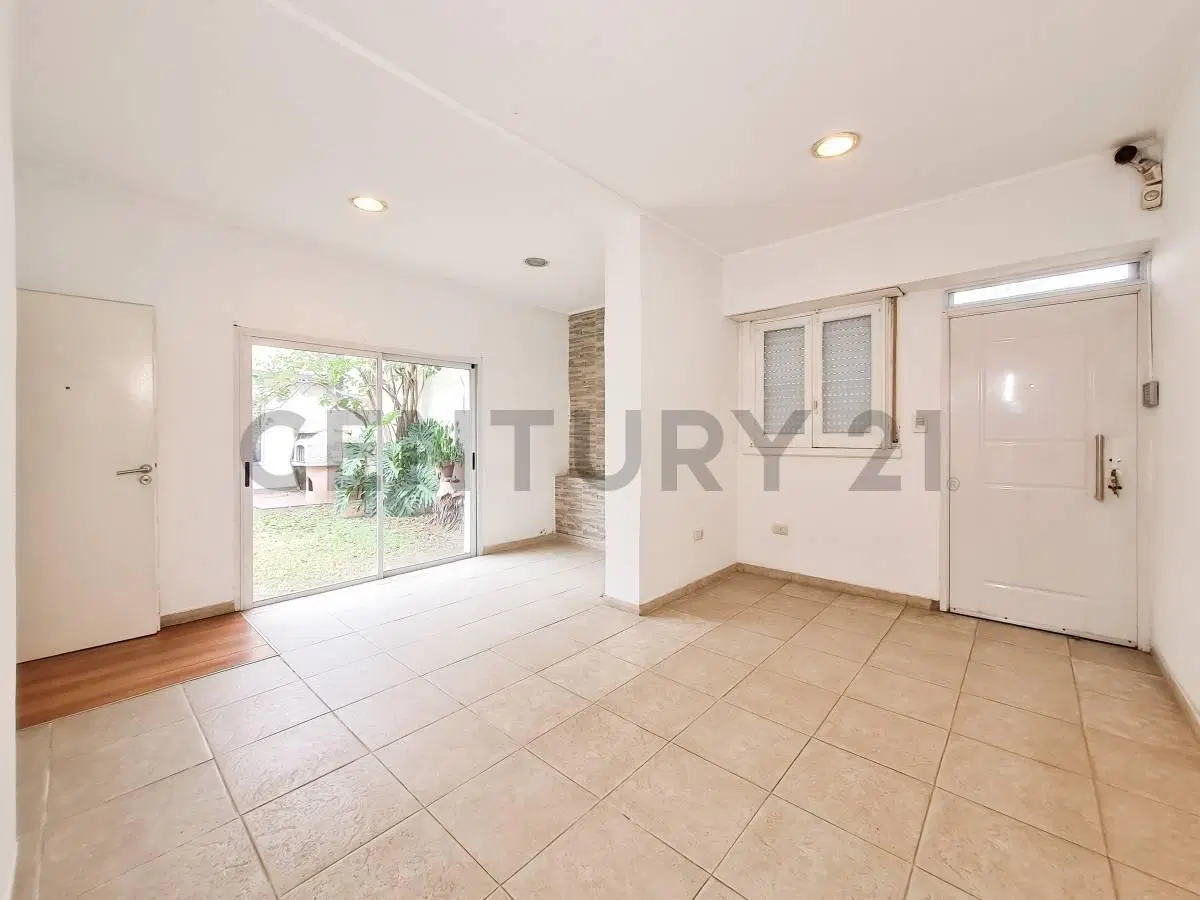 Casa con Local a la venta de 3 dormitorios Los Hornos 5