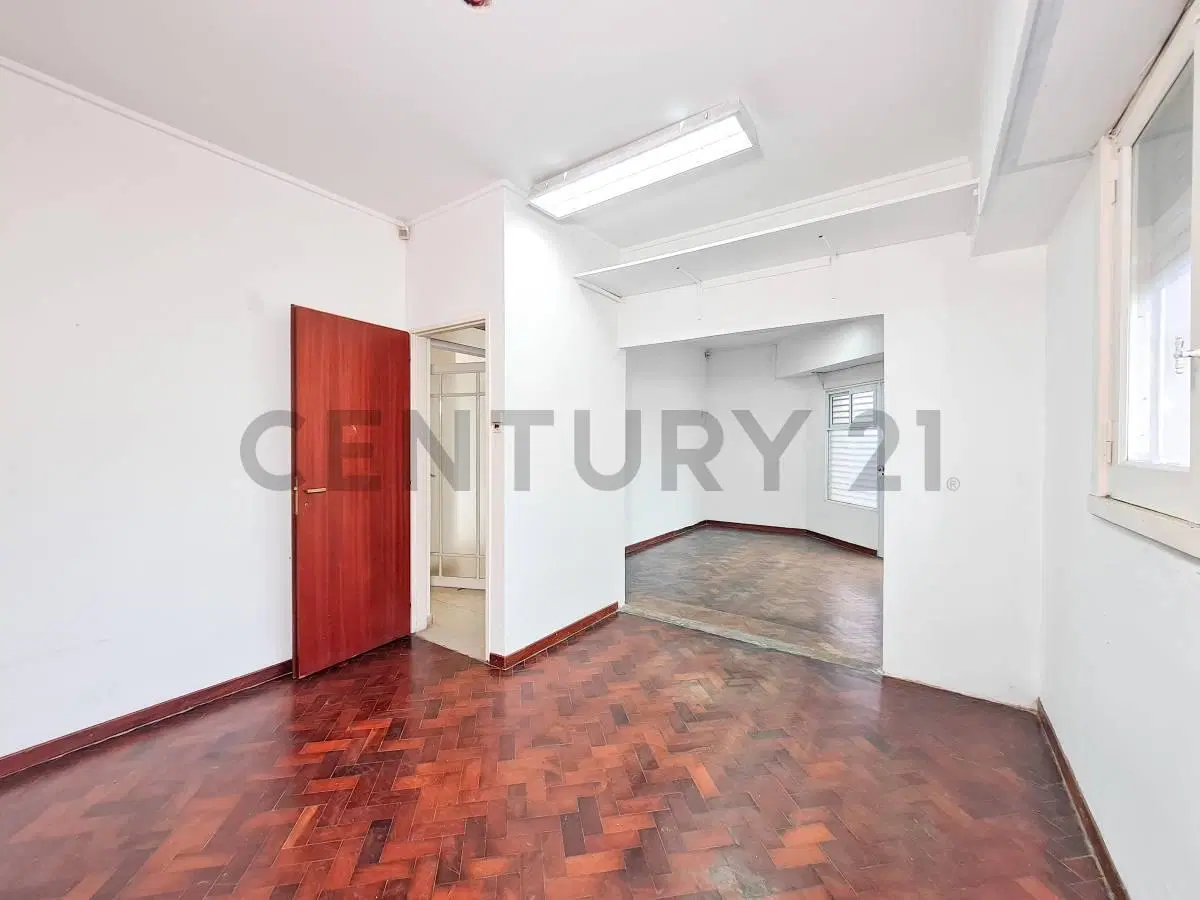 Casa con Local a la venta de 3 dormitorios Los Hornos 3