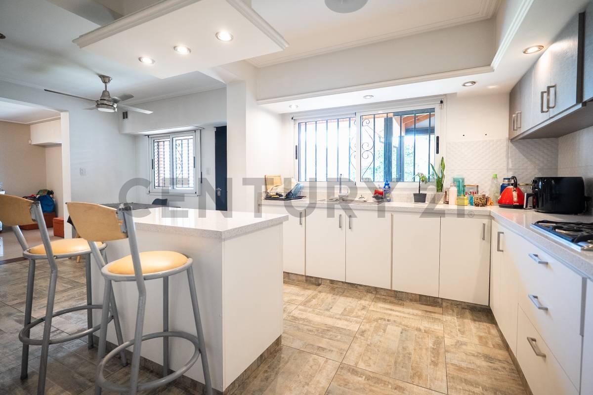 Foto de VENTA DE CASA DE 4 DORMITORIOS EN LA PLATA, imagen 4