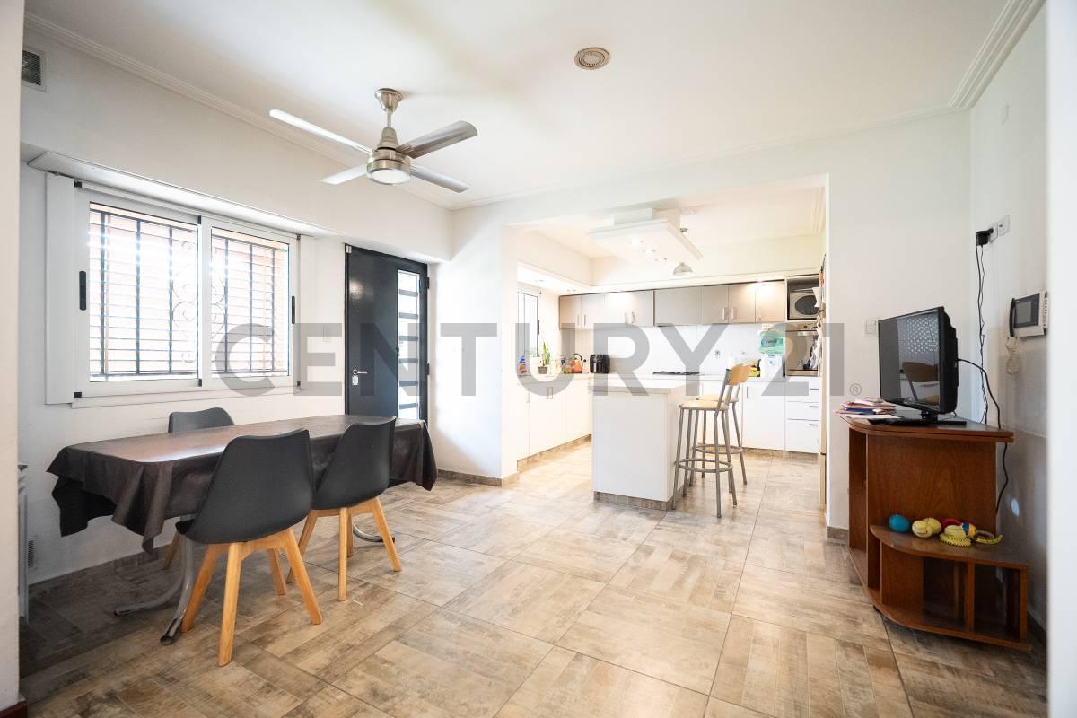 Foto de VENTA DE CASA DE 4 DORMITORIOS EN LA PLATA, imagen 2