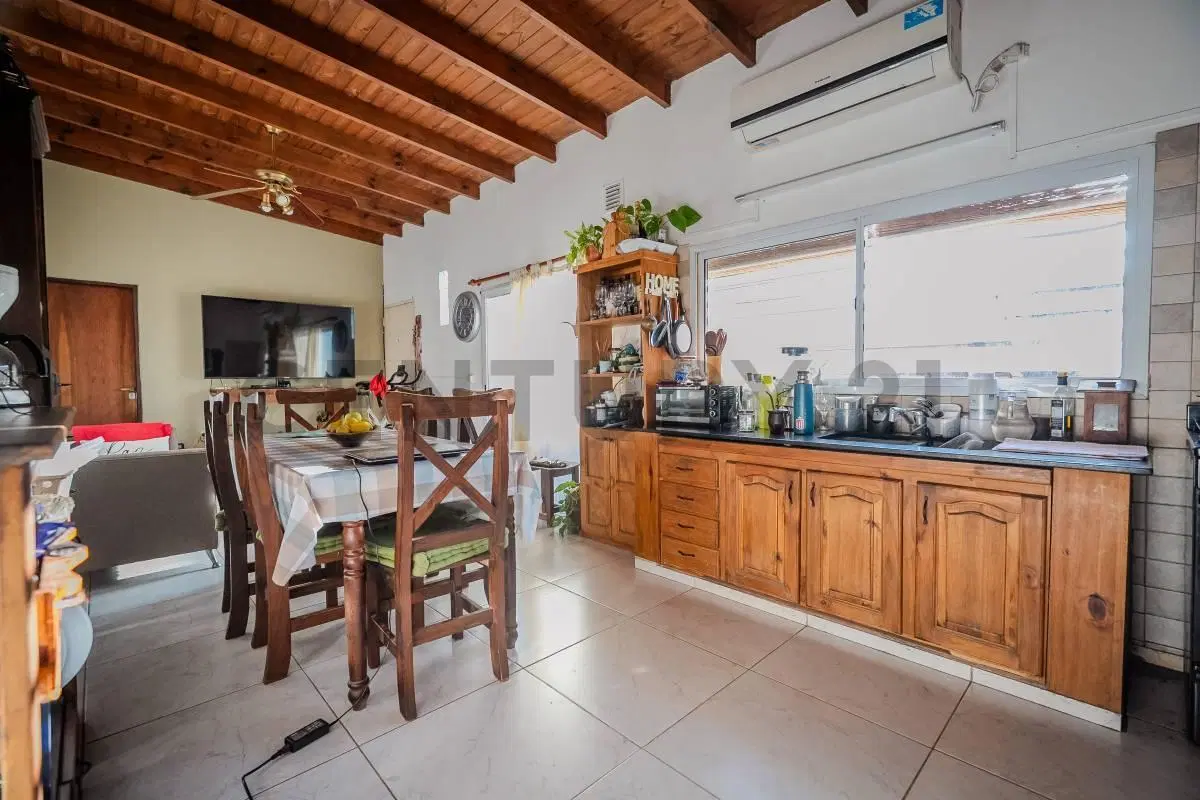 Dos viviendas sobre un mismo lote . Ideal para dos familias o inversión | Tolosa 5