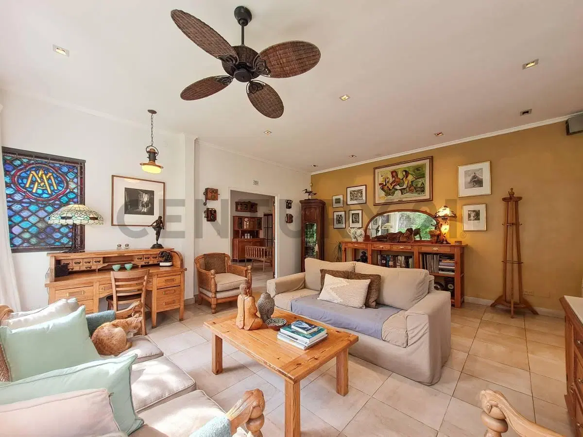 VENTA DE CASA DE ESTILO CLÁSICO, IMPECABLE EN CITY BELL. 3