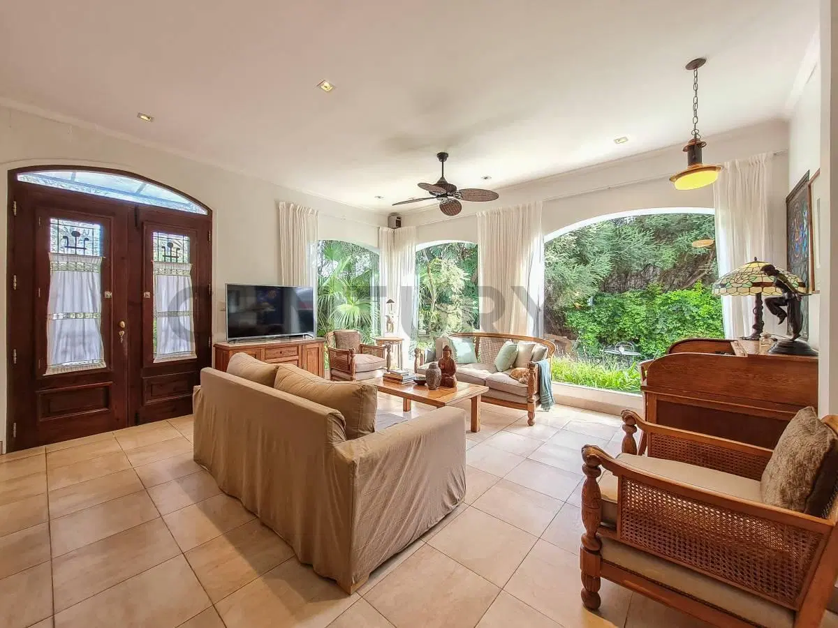 VENTA DE CASA DE ESTILO CLÁSICO, IMPECABLE EN CITY BELL. 8