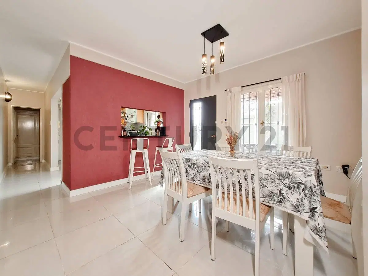 CASA EN VENTA 2 DORMITORIOS, QUINCHO Y PISCINA – LOS HORNOS 3
