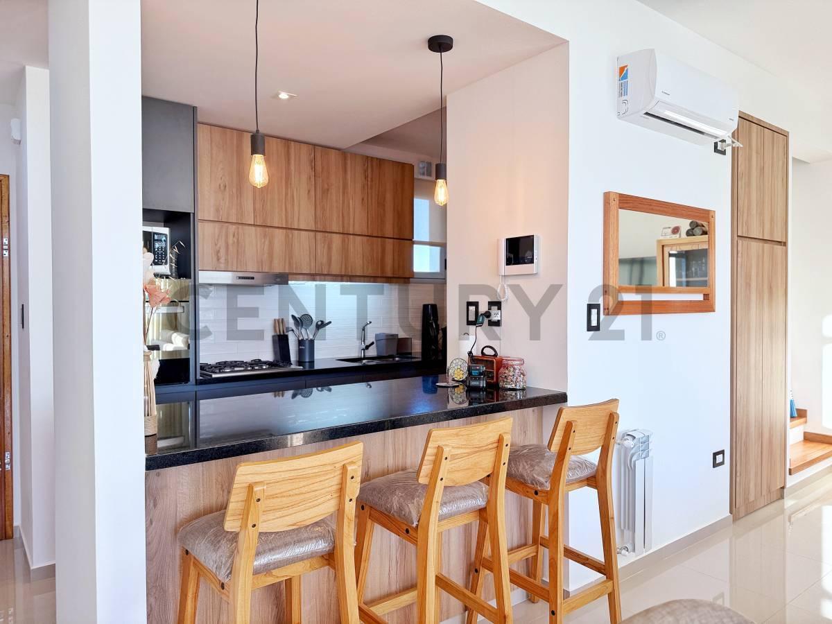 Foto de VENTA DEPARTAMENTO 2 DORMITORIOS COCHERA TERRAZA PRIVADA 19 e/48 Y 49, imagen 5