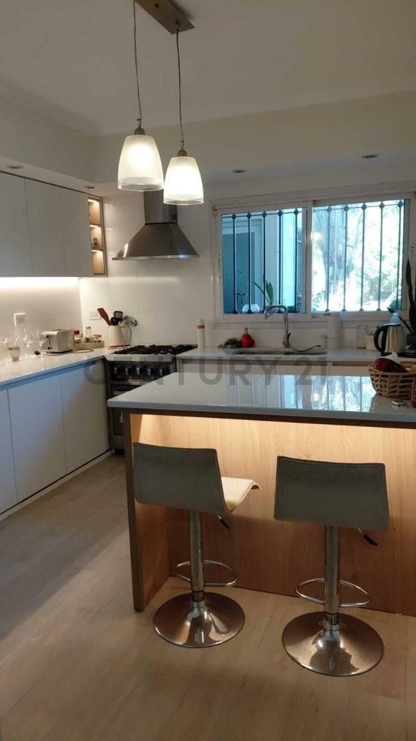 Foto de CASA EN VENTA 4 DORMITORIOS PRQUE PILETA 26 489 Y 491 GONNET, imagen 4