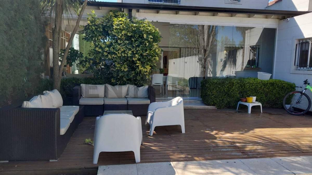 Foto de CASA EN VENTA 4 DORMITORIOS PRQUE PILETA 26 489 Y 491 GONNET, imagen 3