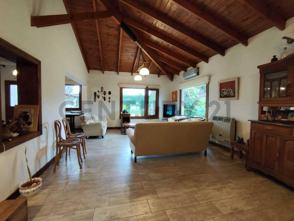 Foto de Venta de casa 3 dormitorios con quincho y pileta, imagen 3