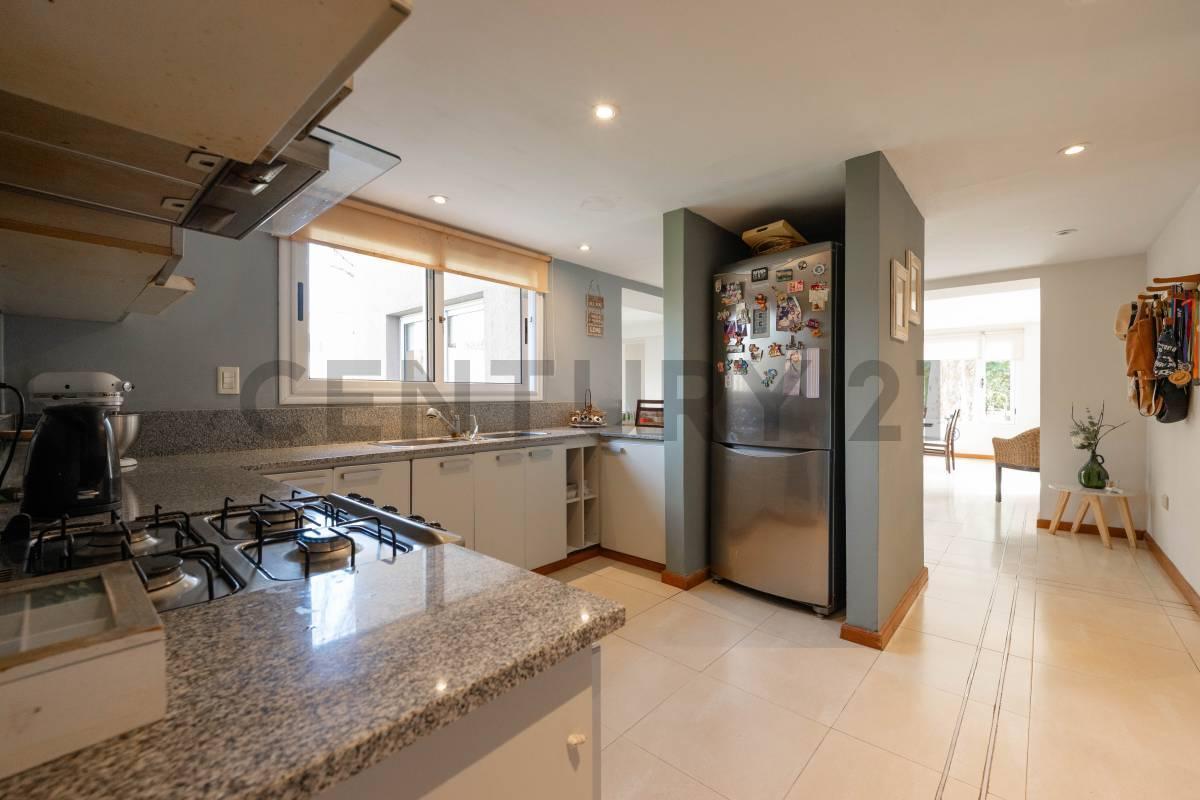 Foto de CASA EN VENTA VILLA ELISA. SOBRE 7 LOTES, 3800M2., imagen 4